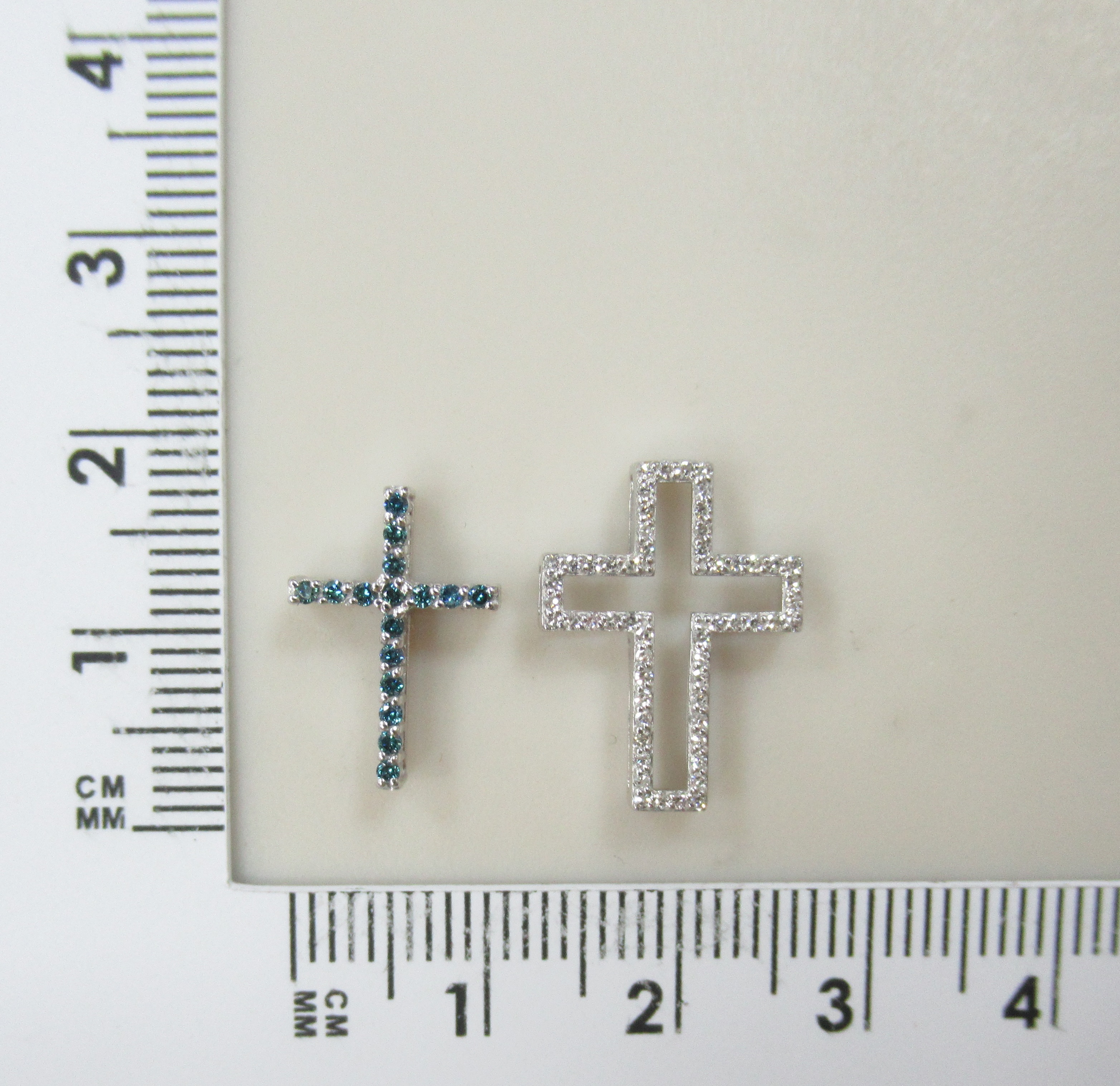 Подвеска-крест из белого золота с голубыми бриллиантами